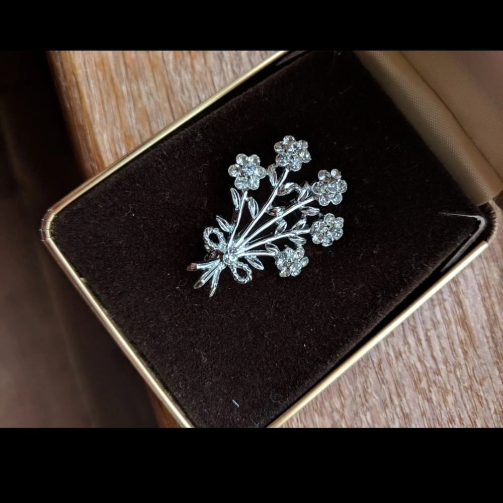 Flower pendant
